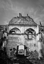 Creek destroyed a synagogue. / ***