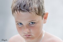 Evil kid / ***