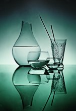 glass in the dark / *****