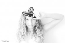 The captain, smile! / ***