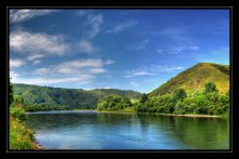 Of the river, mountains and a lovely day / *****