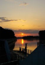 The beginning of warm days / ***