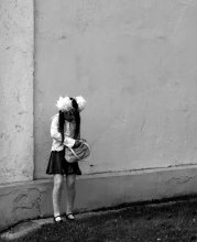 Around the corner / ***