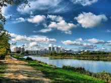 At the edge of the city in color / ***