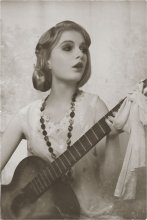 Under the caresses of an ivy rug / ***