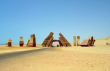 The monument in the desert / ***