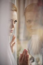 Look at the reflection ... / ***
