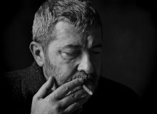 of smoking on the stairs ... / ***