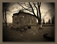 The old place ........... ............ / ***