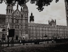 London / ***