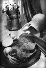 Stillleben mit Lilien und Brot / ***