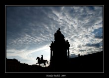 ... Und die Königin saßen auf trone_ / *****