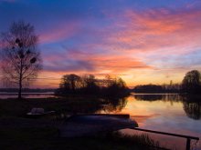 Dawn on Mukhavets / ***