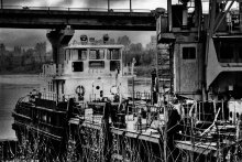 Barge / *****