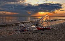 Red wine, water and sunset / ***