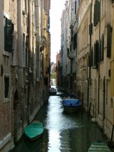 unusual street / ------