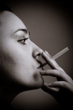 Profil mit einer Zigarette / ***