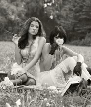Sasha and Anya / )))))