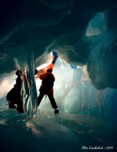 Cave 2 / ***