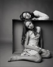 sisters / *****