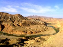 Turquoise river with a ribbon of white sand / ***