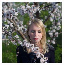 Apricot portrait / ***