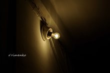 Licht im Treppenhaus / ***