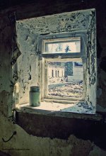 Still life in a natural interior. / ***