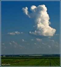 A friendly cloud. / ***
