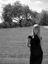 Ein Mädchen und ein Baum / -----