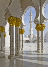 Sheikh Zayed Mosque in Abu Dhabi / ***