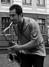 Drunk Saxophonist / ***