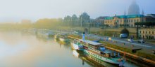 In the morning the city comes / ***