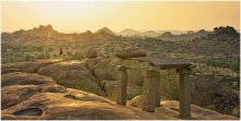 Alone with the sunset / India, Hampi