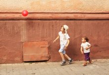 Children and the ball / ***