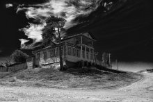 House on the hill / ***