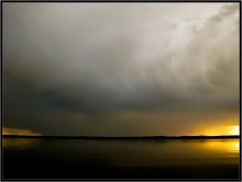 An angry sky ... / ***