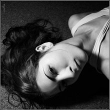 ... Sleep on the floor and lie ... 2 / ***