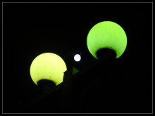 Three lights / ***