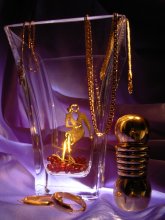 Golden Cage / ***