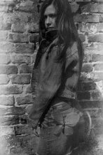 SHE / ***