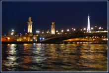 Night on the waterfront / ***