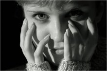 Fingers. / ***