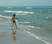 Little Boy and the Sea / ***