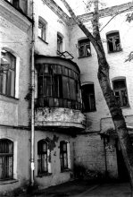 Black Yard / ***
