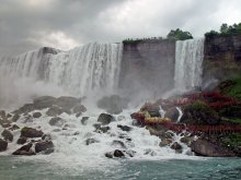 Small Niagara Falls / ***