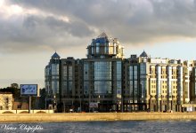 House on the Embankment / ***