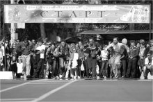 Photographers run / ***