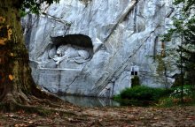 Monument to Swiss Guards / ***