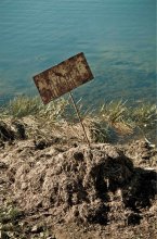 "Throwing garbage is prohibited" / ***